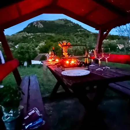 Сasa de vacaciones Csobánc Szerelem-nemzeti Park-önalló Ház - Klimatizált